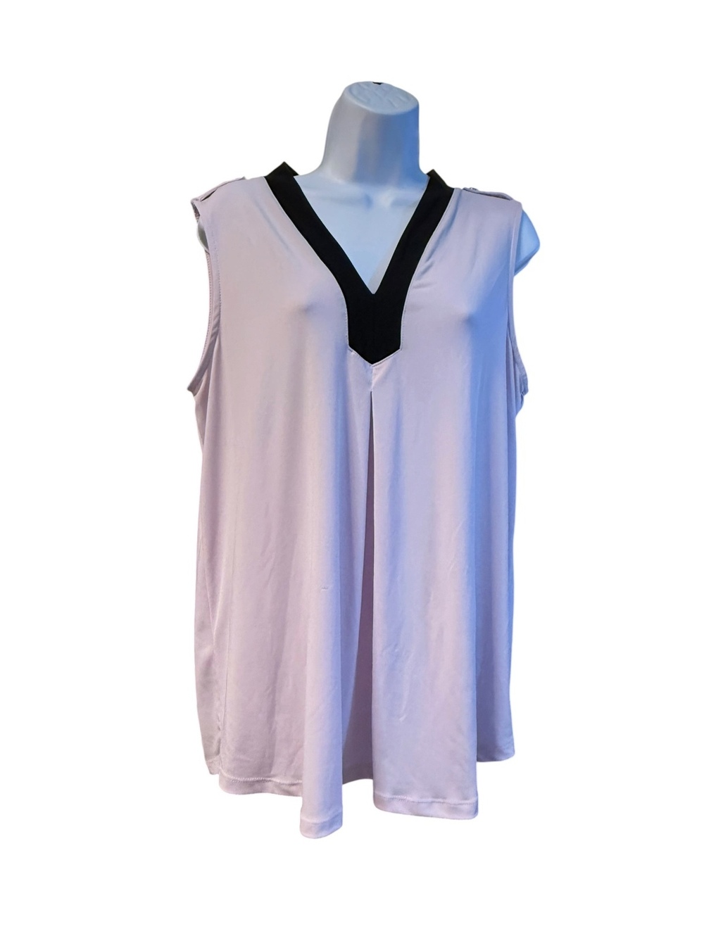 Jones New York Sleeveless Lavender Top with Black V-Neck